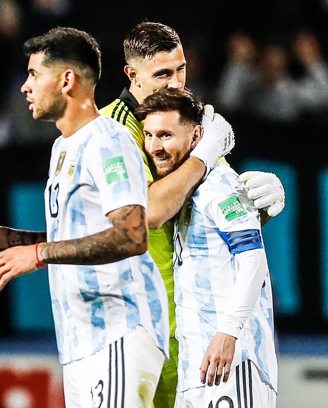 🤗 @emimartinezz1 💛 Messi