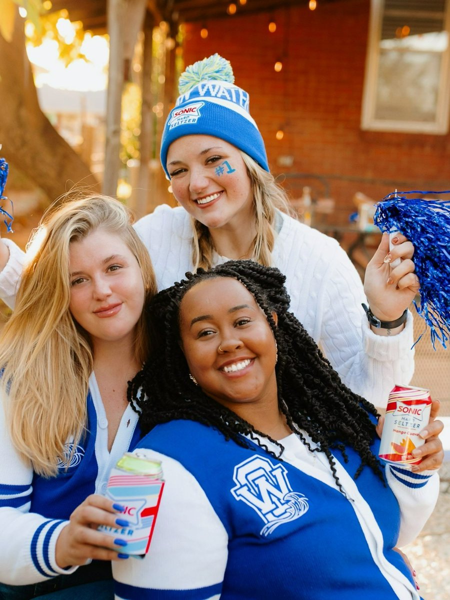 SONICHardBevs's tweet photo. Team Ocean Water has the best fans! This is how @emilyphillipsw tailgates. How do you? 🌊🥥🏈

#ThisIsHowWeTailgate #ThisIsHowWeSeltzer #TeamOceanWater #ProducedByCoop https://t.co/6yzwR1MNVa