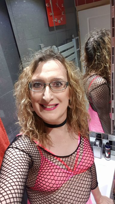 3 pic. Sheworld here we come. Feeling hot n horny. Let's go get me some cock! 
😮🍆💦💦💦💦
#pvcskirt #fishnets