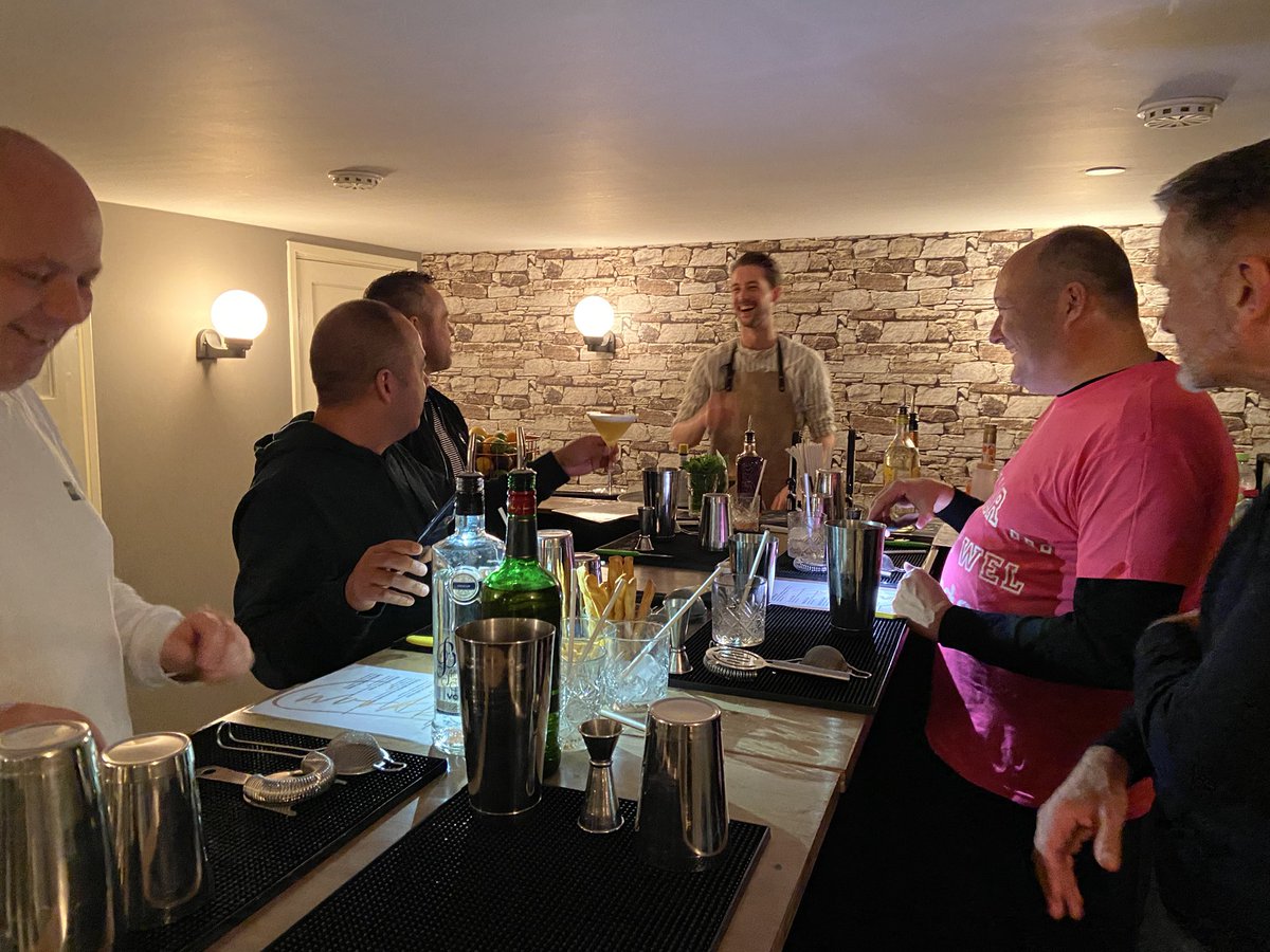 oom_ben's tweet photo. CocktailWorkz ! Dank je wel voor toffe middag met geboden cocktail cursus 😋 #Gelachen #Genoten #Geleerd #OokAlcoholVrij #VirginMojito #Vrienden #AbrahamViering #Part2 https://t.co/hUMApkJDvp