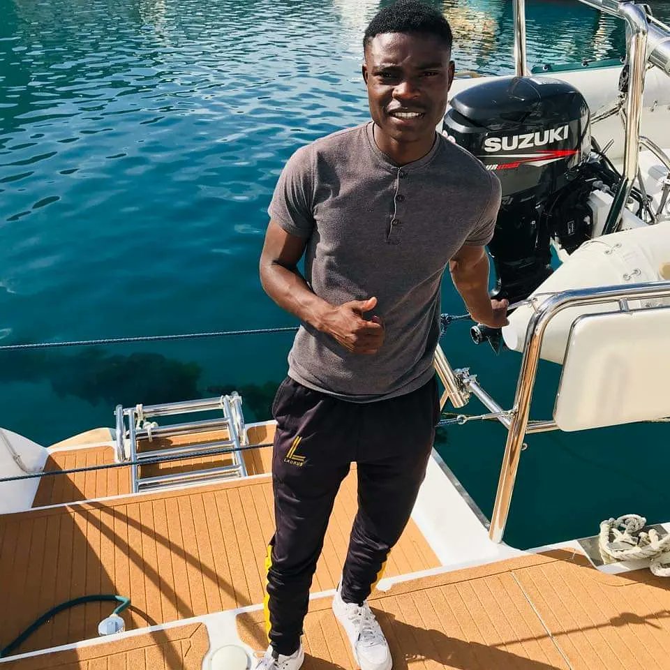 Euniemvungo's tweet photo. Help me look fo my brother, he went missing yesterday in Capetown he left home going to seapoint in Capetown pliz dm if you saw him❤️🌹thank you 😪 https://t.co/Hoq7J6dGGt