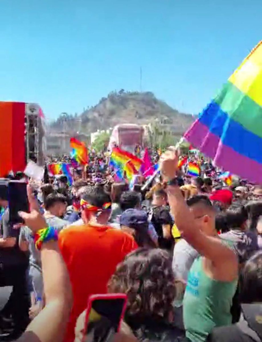2epinforma's tweet image. 🔴 HOY Multitudinaria  #MarchaDelOrgullo 2021 de Santiago, por la lucha por los derechos #LGBTIQ 

#Orgullo2021