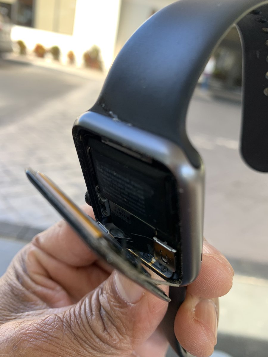 Locksley12's tweet photo. @Apple so my Apple Watch just came apart! Just like that! #AppleWatch https://t.co/08PJSsnMkq
