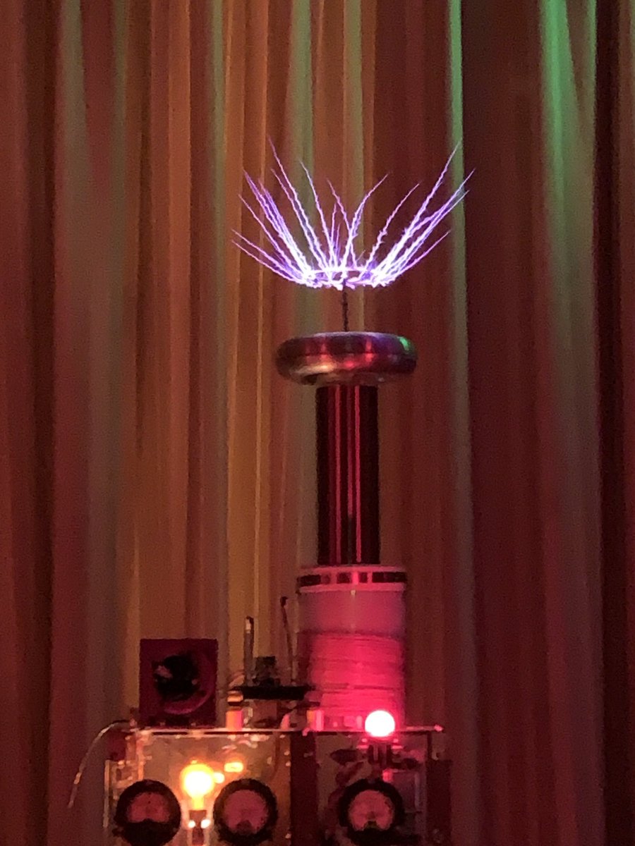 daviddlevine's tweet photo. Tesla coil demo! Repeats today at 4:00! #orycon https://t.co/qIkWe7drDk