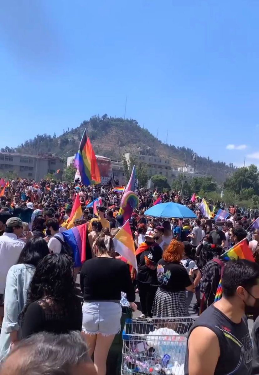 2epinforma's tweet image. 🔴 HOY Multitudinaria  #MarchaDelOrgullo 2021 de Santiago, por la lucha por los derechos #LGBTIQ 

#Orgullo2021