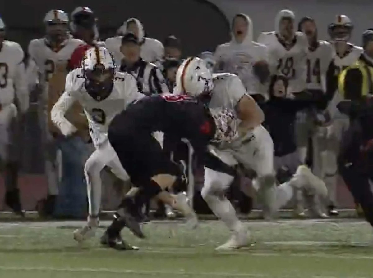 barstoolsports's tweet photo. Watch a Clemson Commit Absolutely Destroy an Entire High School Defense on One Play 
https://t.co/VZ8x4cnVfL https://t.co/fwYSsSjGLR