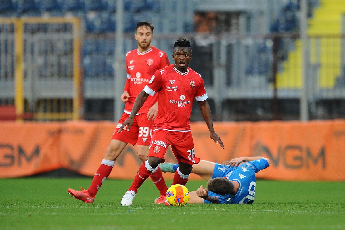 Ck28Christian's tweet photo. Oggi era un test importante, affrontato con impegno e serietà. Da lunedì si riprende a lavorare con ancora più determinazione! Obiettivo Crotone! 💪 cK28 #fodisgreat🙏🏿  @ACPerugiaCalcio  #forzagrifo🔴⚪️ https://t.co/pBfXl0td2c