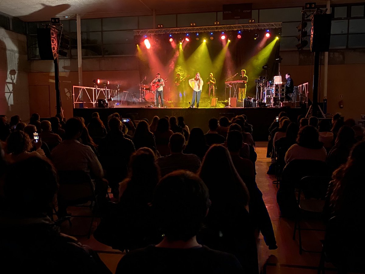 Vilablareix_cat's tweet photo. 🎤Continuem la celebració de Sant Menna amb el concert de @juditneddermann al pavelló municipal #Vilablareix

#SantMenna21 https://t.co/9e6dVJysYS