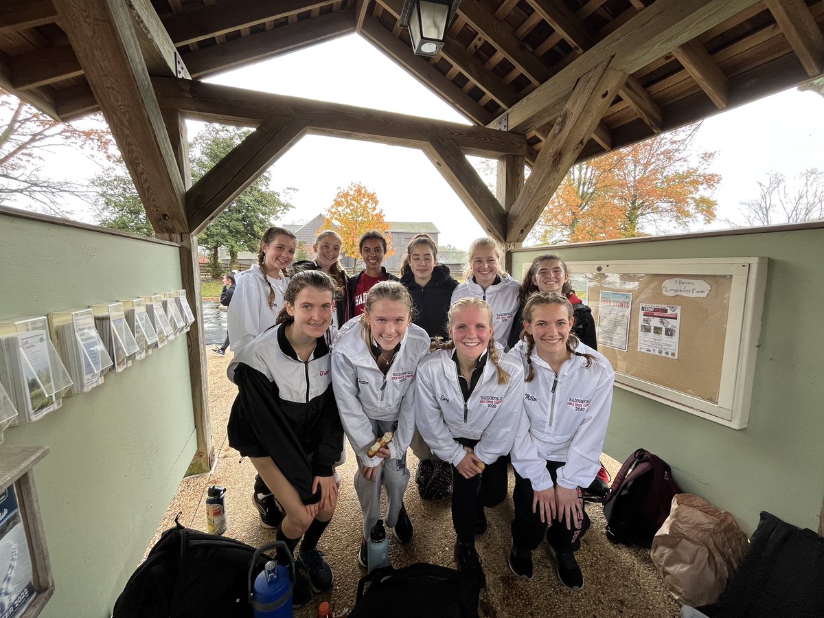 Your Haddonfield Girls are STATE CHAMPS!!!!
In a historic unbelievable performance the girls jammed 6 runners in the top 15!!!   Defeating a phenomenal Metuchen team and the elements!!!!