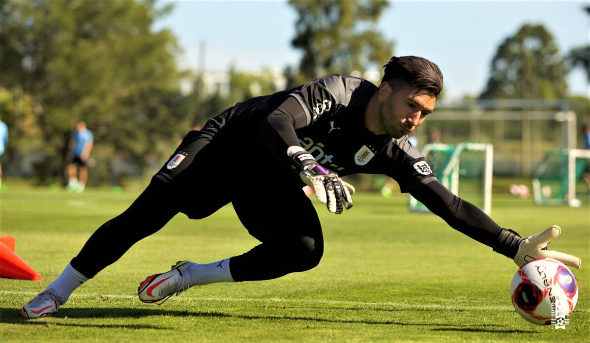 Uruguay's tweet photo. 🧤 ✅ 🇺🇾 Los goleros en la práctica de hoy en el complejo Celeste: @1_Muslera_25, @mcampi25 y @kevindaw1992. https://t.co/pxCEujplfC