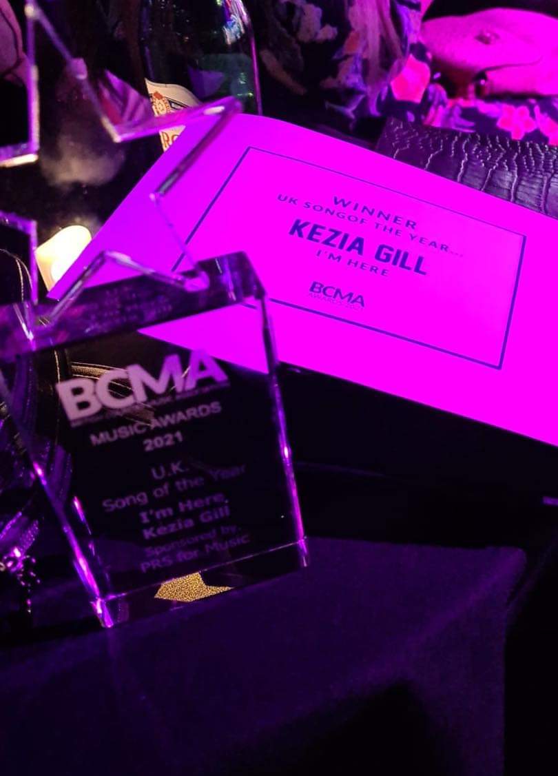 KeziaGillFNC's tweet photo. #SongOfTheYear #imhere @BritishCMA An anthem for our times on #workdkindnessday ♥️
@JoolsBand @BBCLater @eddireader @BBCRoddyHart @roddyhart @norm1314 @WhisperingBob https://t.co/JKwytGj4ek