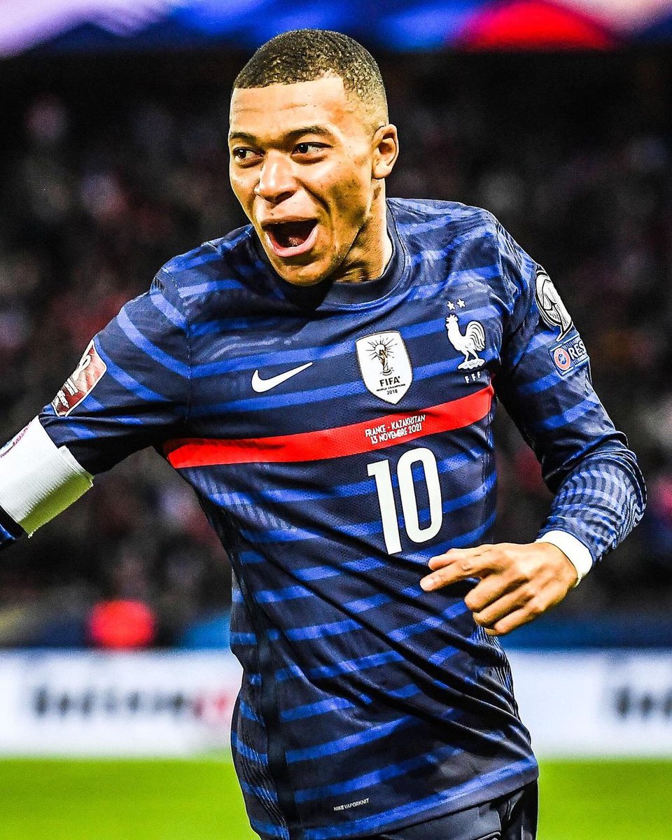 3️⃣ goals in 26 minutes for <a href="/KMbappe/">Kylian Mbappé</a> to get his first ever hat-trick for 🇫🇷 ⚽️⚽️⚽️