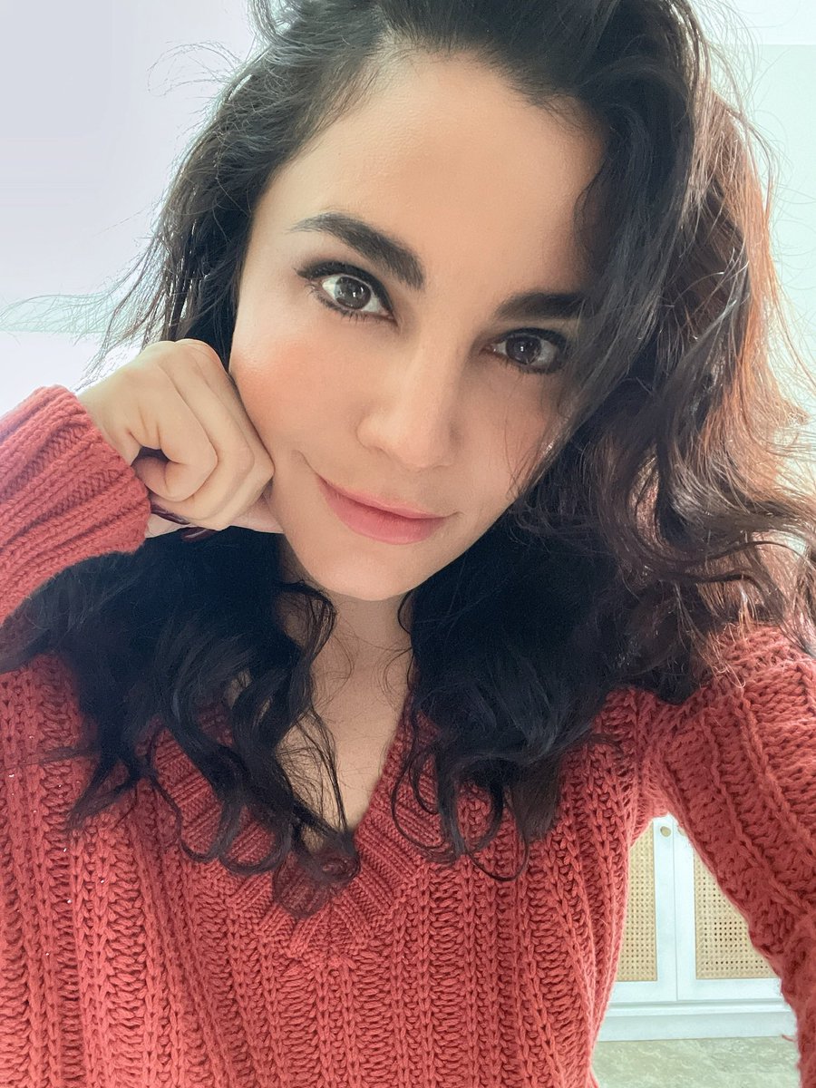 marthahigareda's tweet photo. “Tú me haces que me enoje o que llore” son frases que te dice una persona que no se hace responsable de sus emociones. Cada quien debe ser consciente y responsable de sus emociones. 

-Martha Higareda https://t.co/6FFs8u5xL6
