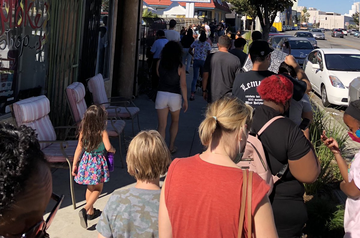 MamaHoTech's tweet photo. @CAgovernor Arrived on time for an appointment to get my child vaccinated with a line halfway down the block of other parents waiting for hours. We’re trying to get our kids vaxxed &amp; keep them safe. This is harder than it’s supposed to be. California needs to do better for kids. https://t.co/TgucCIuSzM