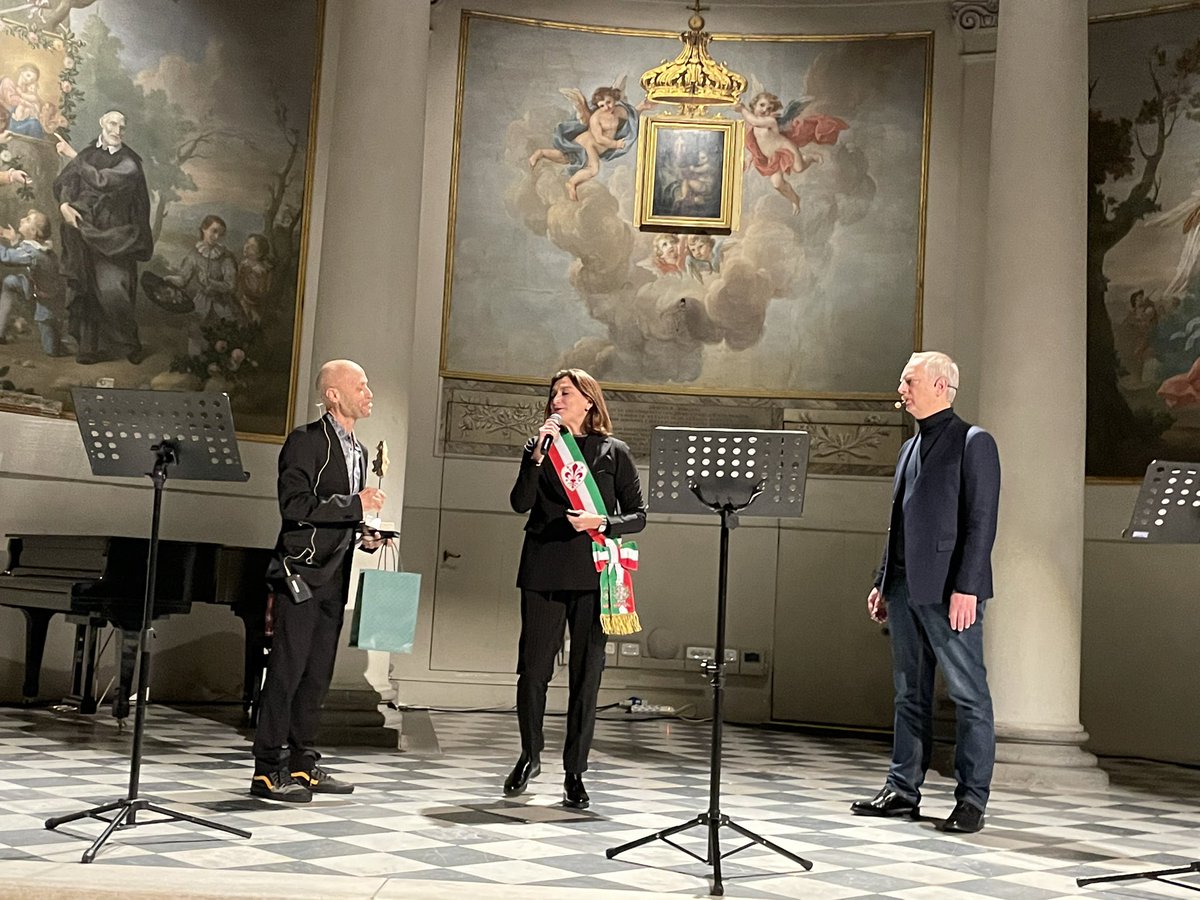 Premio Visioni A. Scurati
Premia la Vicesindaca del Comune di Firenze Alessia Bettini
#paroleincammino #lavocedellascuola #laparolachenonmuore #comunedifirenze #bibliotecadelleoblate #unicoopfirenze #regionetoscana #antonioscurati #alessiabettini