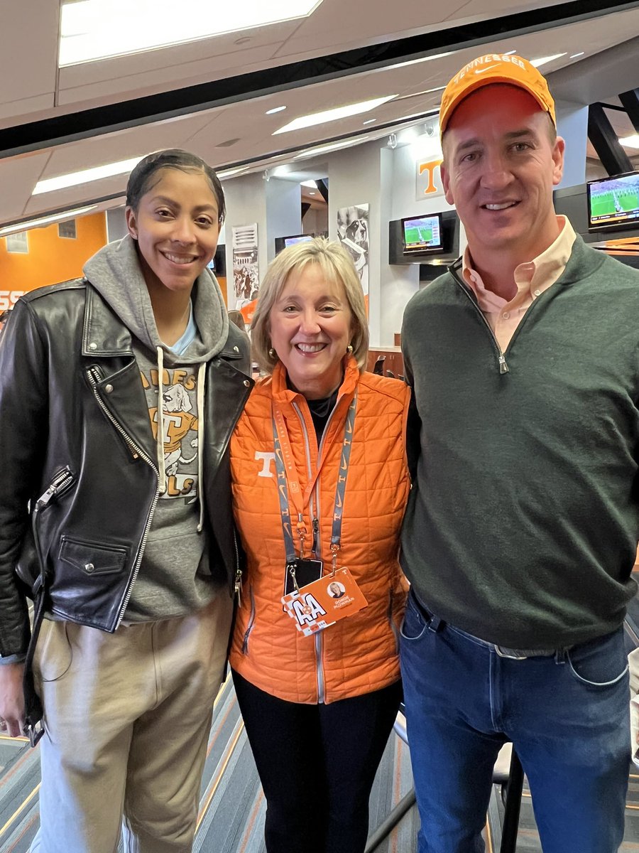 DondePlowman's tweet photo. Hanging with some 🐐🐐🙌🏻🍊#GoVols https://t.co/nga999Gy1I