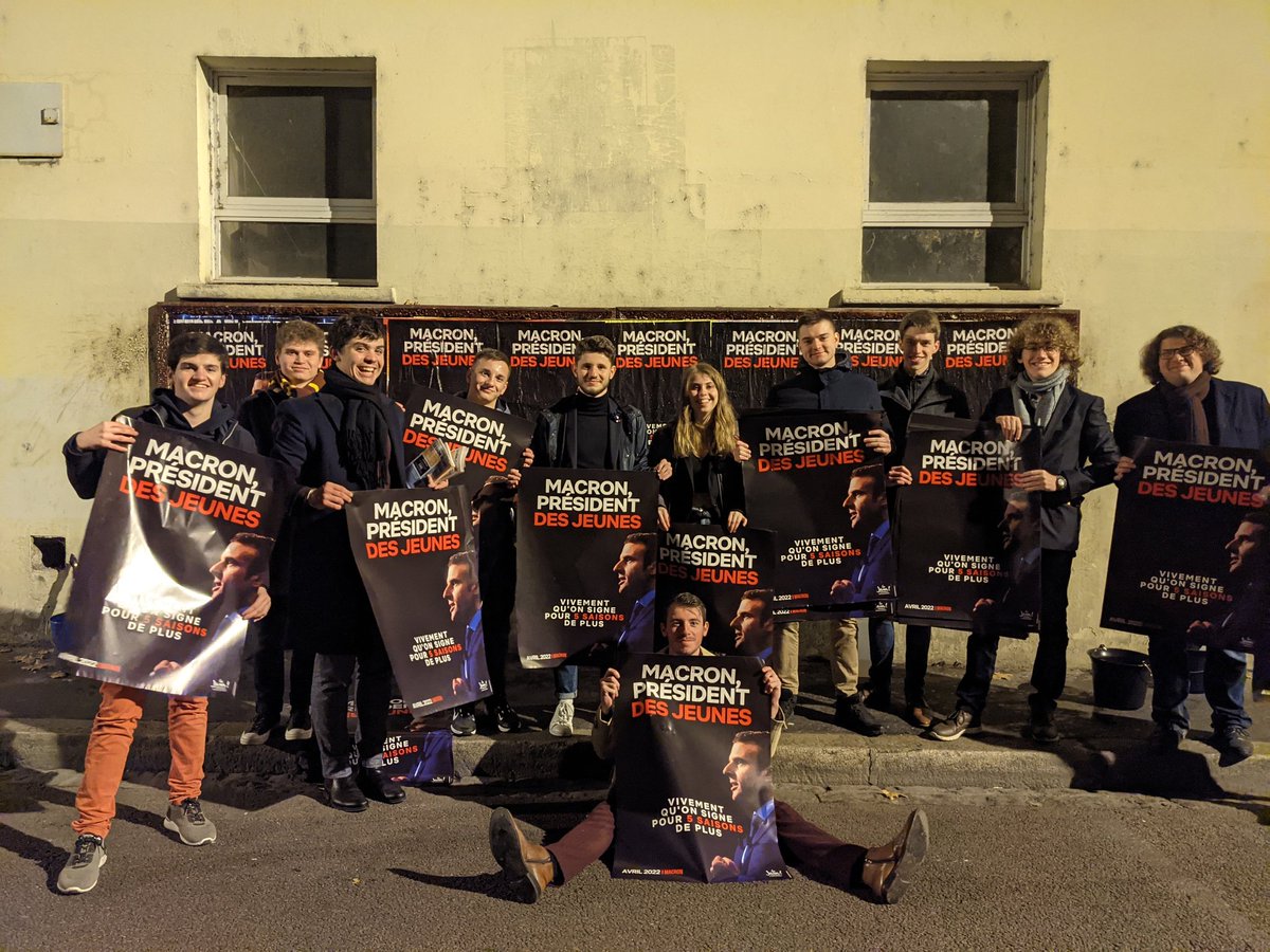 JeunesMacronBFC's tweet photo. Retour sur la mobilisation des derniers jours des @JeunesMacron en Bourgogne-Franche-Comté ! 🧀

A travers nos départements, nous continuons d'affirmer notre volonté de voir @EmmanuelMacron revenir pour 5 saisons de ➕ ! 

#MacronPresidentDesJeunes
#Macron2022 https://t.co/vr1squJc7H