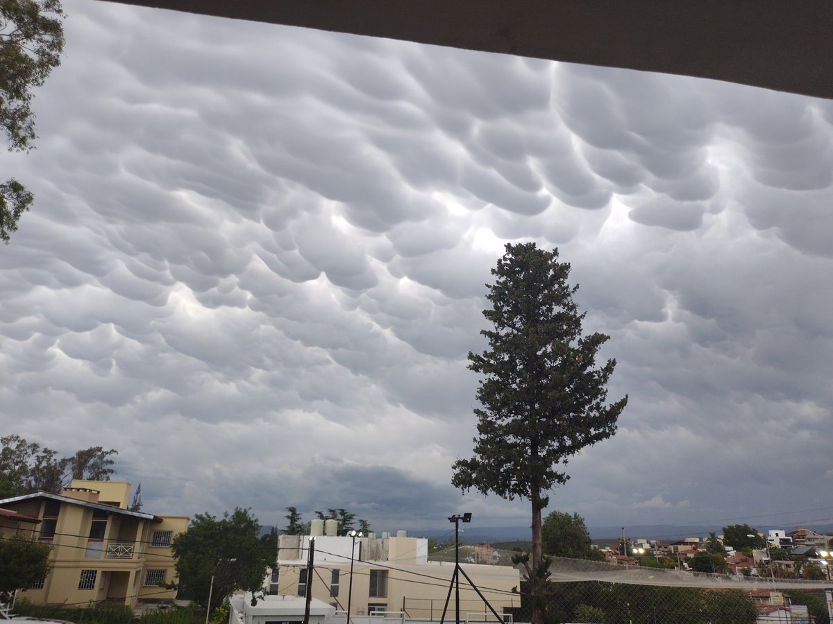 Rodrigoceci's tweet photo. nubes mamatus?? @Josebianco10 @mati_bertolotti carlos paz. esperando la tormenta. https://t.co/D6LPJLwiEk