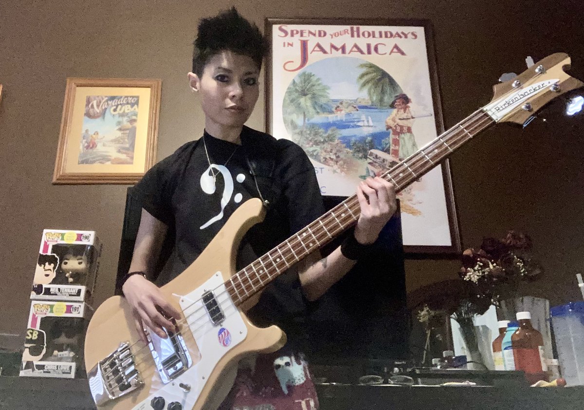 karasik_shaina's tweet photo. My new 𝄢 bass: 𝄢 Rickenbacker 4003s 2021 mapleglo! Straight Outta Santa Ana, CA, USA 😎 𝄢 #rickenbacker #rickenbackerbass #rickenbackerbass4003s
#mapleglo #madeinusa🇺🇸 #𝄢 https://t.co/8MLcPYetNi