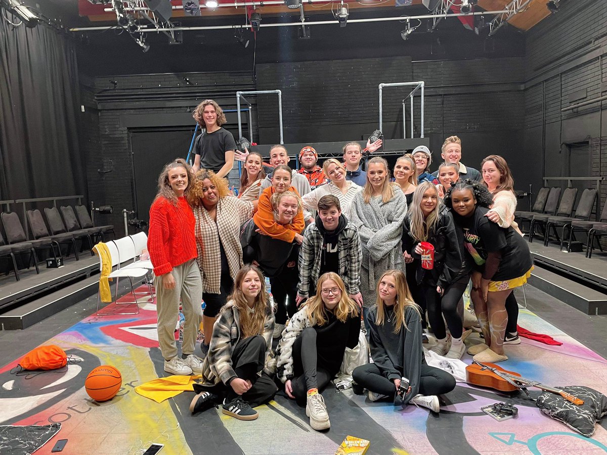 AUBactors's tweet photo. The Changing Room is wrapped.
Congratulations to the cast, crew, director, costume, makeup and staff members who helped and spend so many hours putting this show together.
#TheChangingRoom #inspiredAUB #AUBacting #AUBproductions #AUBMAKERS @inspiredAUB https://t.co/ONv1w6EzX1