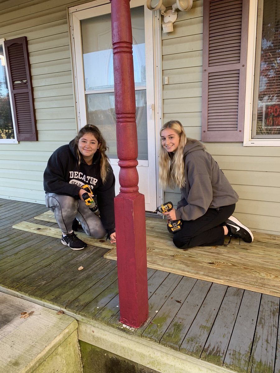 SDHSSeahawks's tweet photo. It’s always a perfect day to help someone in the community. Fellowship of Christian Athletes (FCA) spent the day building a ramp for a #DecaturAlum. 🪚🔨❤️
#FCA #UnitedWay #DecaturNation #TheDecaturWay #WeAreWorcester 
@WorcesterSystem https://t.co/JCS0H75gWH