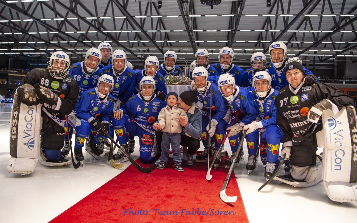 TACK Villa Lidköping - staden lidköping och alla supportrar.  TACK till min familj och vänner. TACK mina tränare - matrialare - massörer och slipare. TACK till er som jag kommer sakna mest - mina lagkamrater 💙
