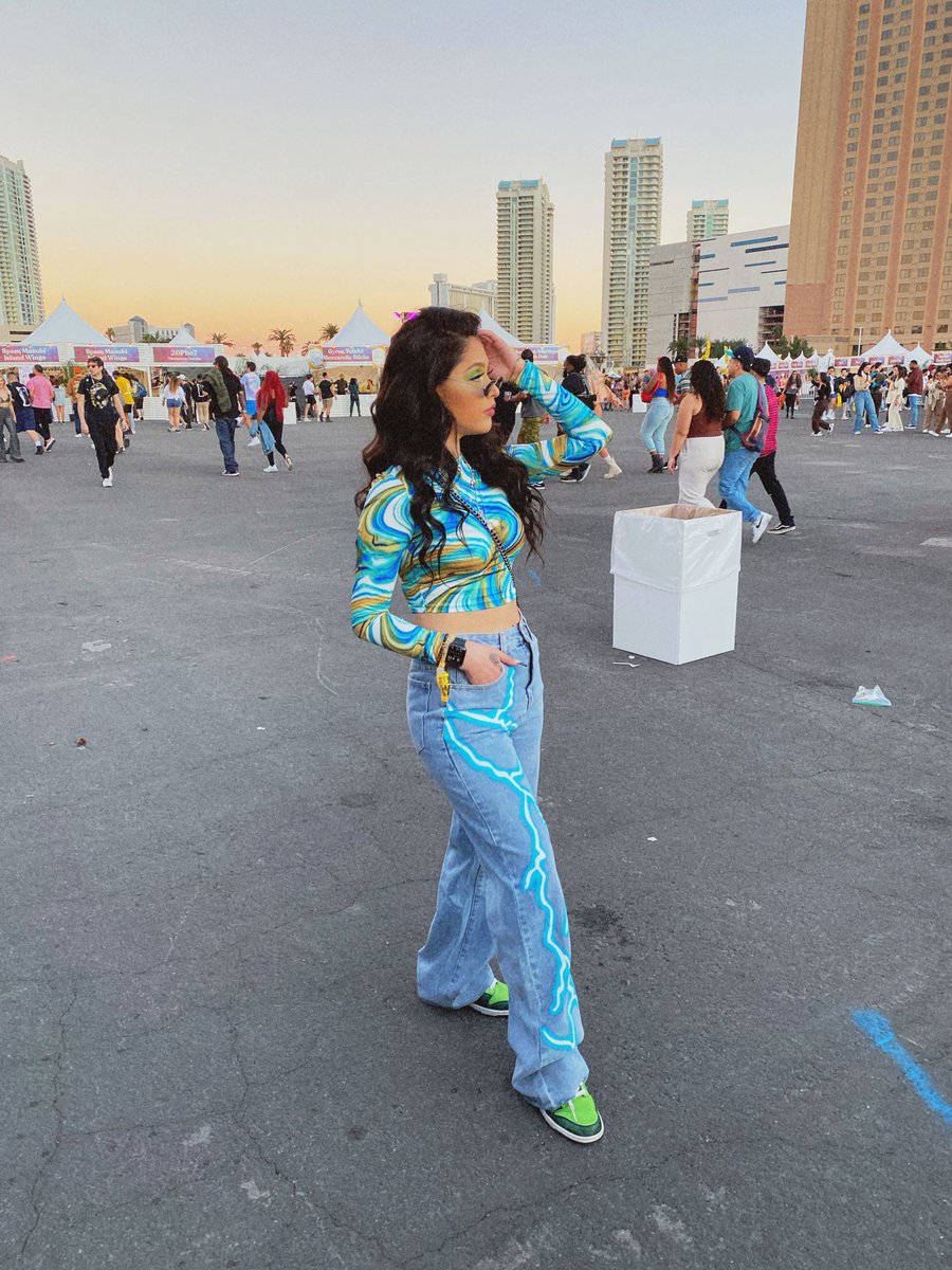 adashofcyn's tweet photo. Day 1 was LIT @daynvegas2021 🎰🎲 https://t.co/axzV7C3dVM