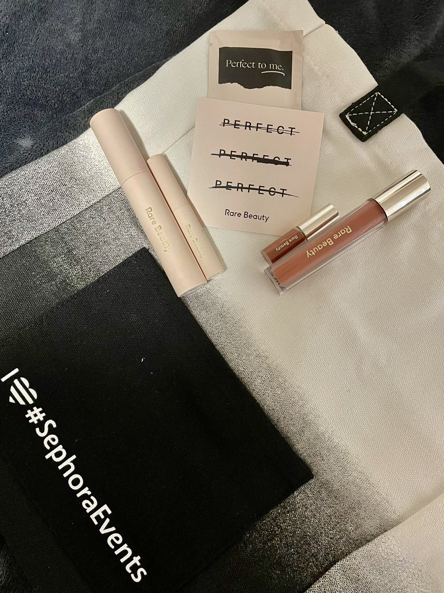 Ghooby_76's tweet photo. Iβm beyond words. Thank you @Sephora for this incredible gift! Now my original babies have babies! π #SephoraEvents @rarebeauty https://t.co/Ez0lZjjxHh