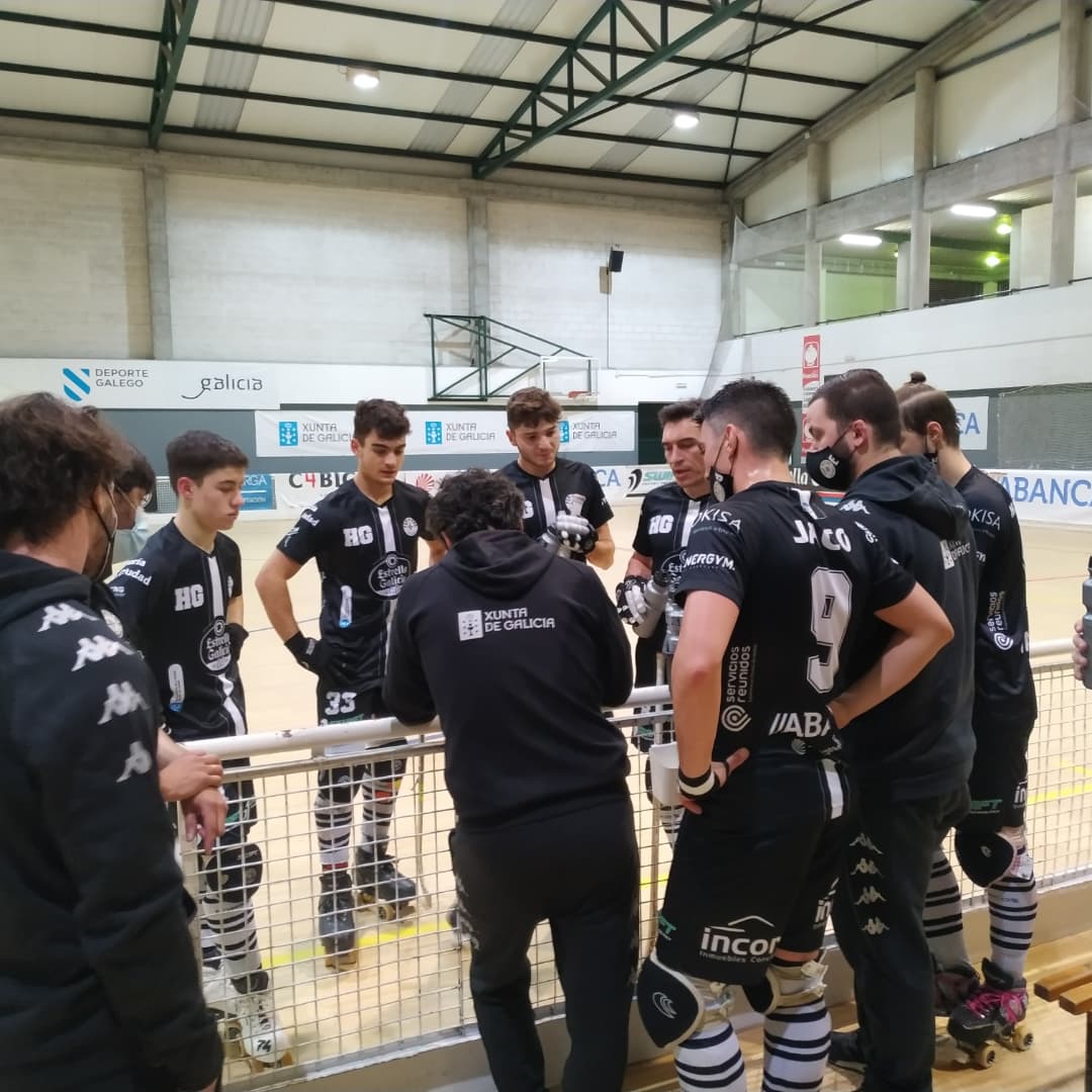 ¡VICTORIA! Tres puntos de oro esta tarde tras ganar 4-3 contra un gran <a href="/CHMataro/">Club Hoquei Mataró</a>. ¡Forza Domi!