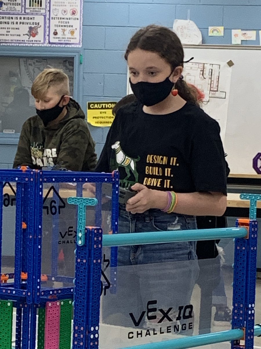 RoboticsAms's tweet photo. Congrats to AMS Robotics today! All 4 teams made it to the finals with Team B bringing home the Judges Award! @alma_middle @RobotEvents https://t.co/Fc49tDo1OD