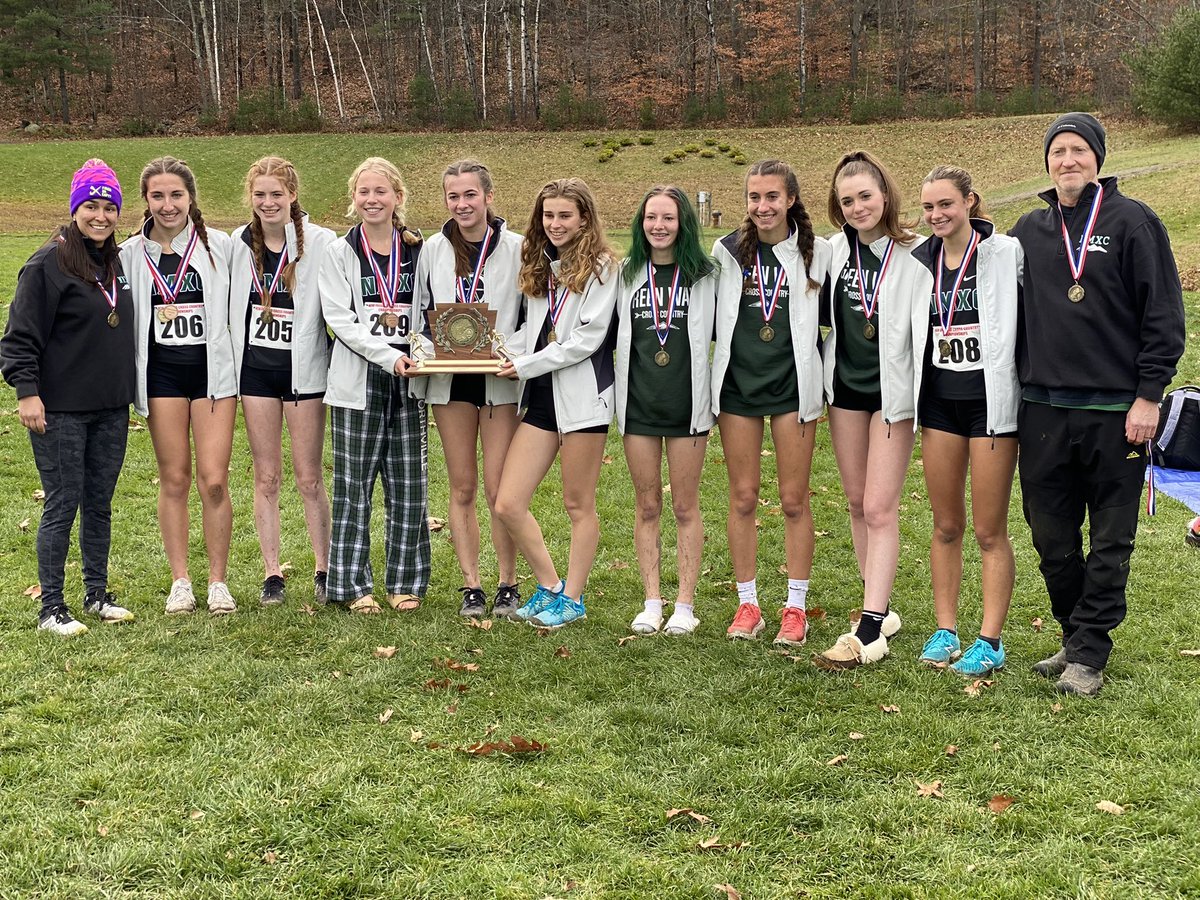 Here are the 2021 Green Wave Girls Cross Country New England Champions!!