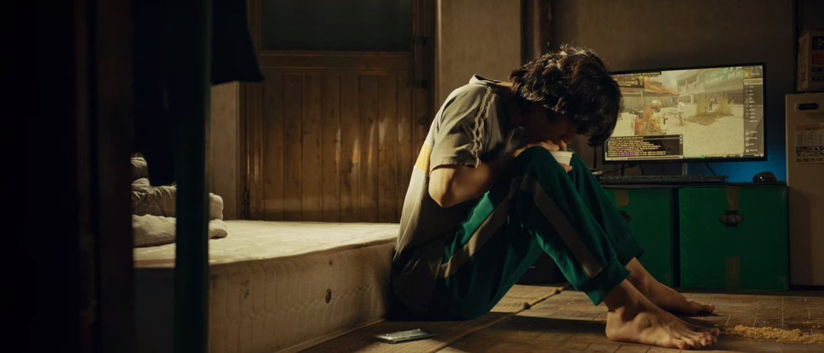 choxar_'s tweet image. что-то мне штаны Хёнсу напоминают, даже не знаю🤔🤔🤔 (хочу такие же) #SweetHome #МилыйДом