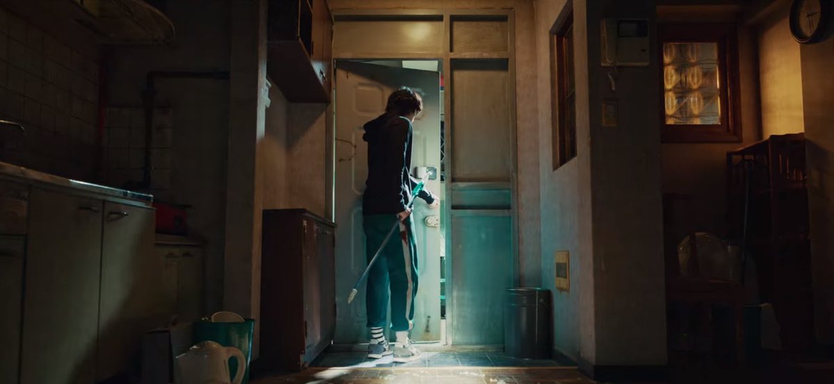 choxar_'s tweet image. что-то мне штаны Хёнсу напоминают, даже не знаю🤔🤔🤔 (хочу такие же) #SweetHome #МилыйДом