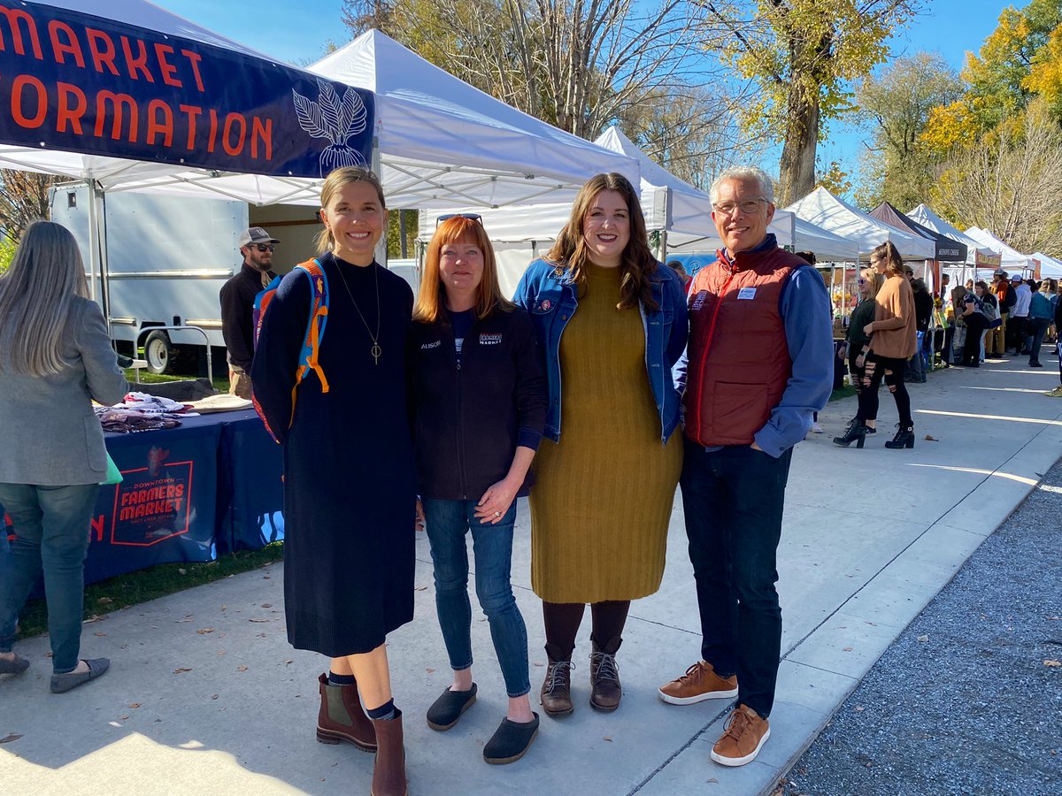 slcmayor's tweet photo. This holiday season, I plan to #ChooseSLC by shopping locally. Itโs great for our local economy and the many small business owners who add so much to our cityโs vibrancy. Follow @DowntownSLC for giveaways. More info at https://t.co/KitO5OQFhk https://t.co/d06NlCOdBw