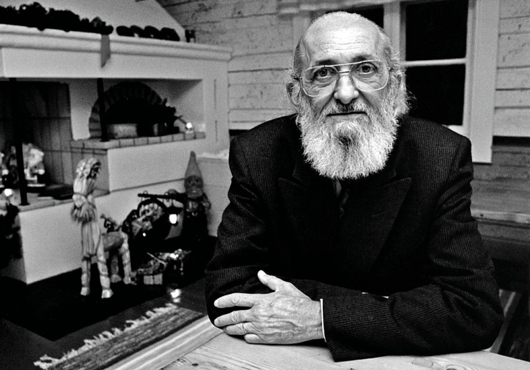 inesarregui22's tweet photo. Paulo Freire, prestigioso pedagogo y filósofo brasileño, afirma que “la educación verdadera es praxis, reflexión y acción del hombre sobre el mundo para transformarlo”.

La educación tiene en el hombre y el mundo las bases del sustento de su concepción.

@Lopez_Noguero #L2 #IPS21 https://t.co/QSMCScr4AK