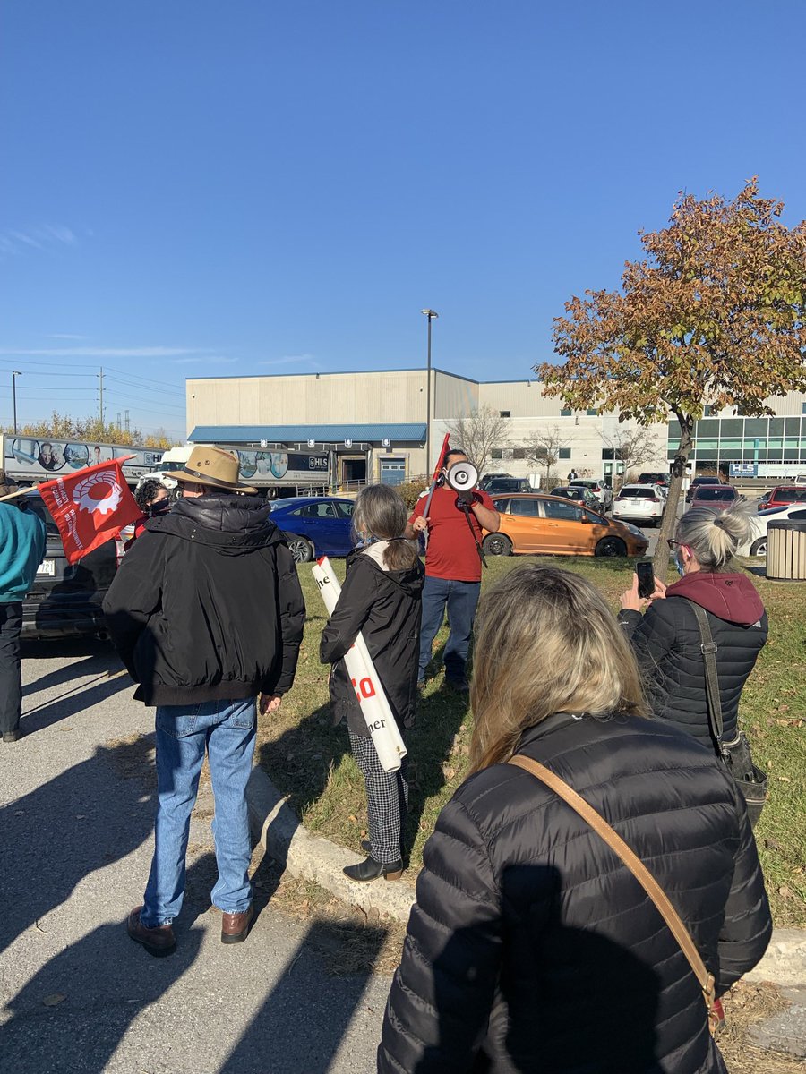613NBsolidarity's tweet photo. We are now making plans to build our capacity to block the strike-busting trucks that Higgs is sending 1,100 KMS to Ottawa full of his dirty laundry. Tune in to our public meeting, share the notices, and help fight Higgs’ brutality! #canlab #cdnpoli #onpoli @CupeMaritimes https://t.co/1of1ew4usr