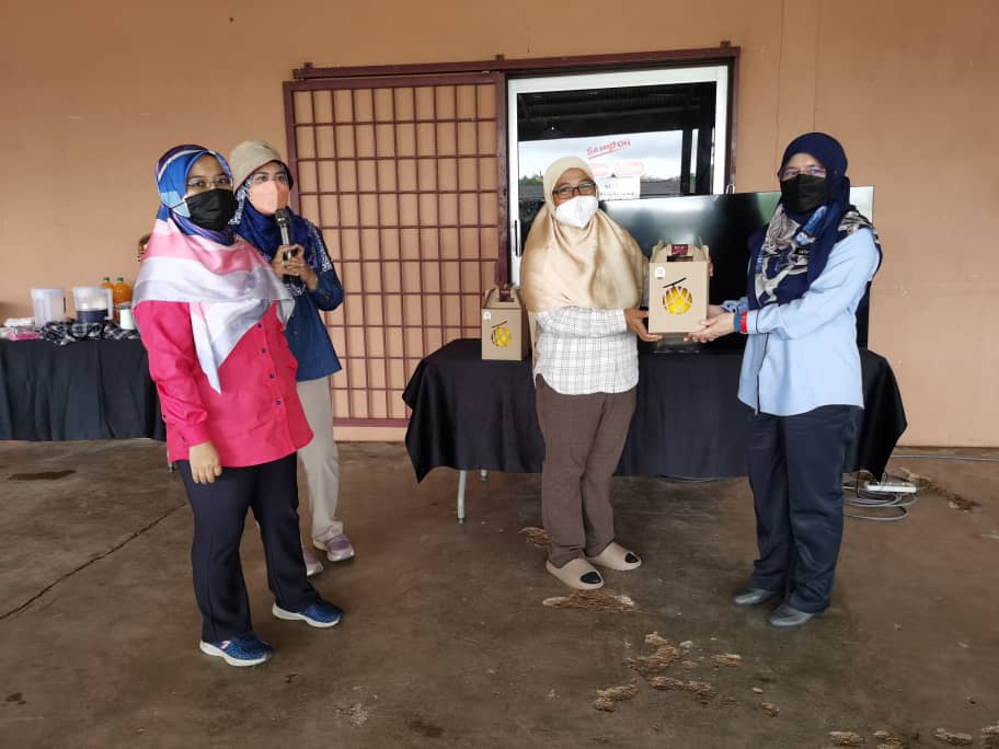 DOAkubangpasu's tweet photo. 11 Nov 2021 Iring Lawatan BPMI, Putrajaya bersama Pengarah2 IP Semenanjung Malaysia ke Projek Golden Melon #myDOA#TeamDOA#TeamMAFI#MAFIPrihatin#DOAKedah#DOAKubangPasu#KeluargaMalaysia#MAFIMalaysia#KeluargaDOA https://t.co/8DoshVYrfS