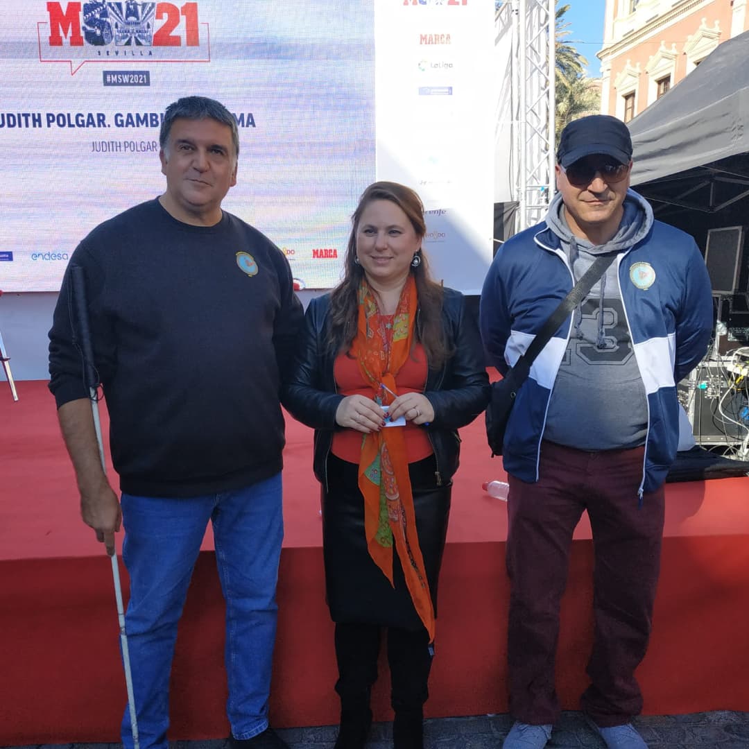 Clubajedrezalf1's tweet photo. Esta mañana hemos estado en la simultánea queha realizado la más grande de toda la historia del ajedrez la gran maestra Judit Polgar. https://t.co/x20NluVEkY