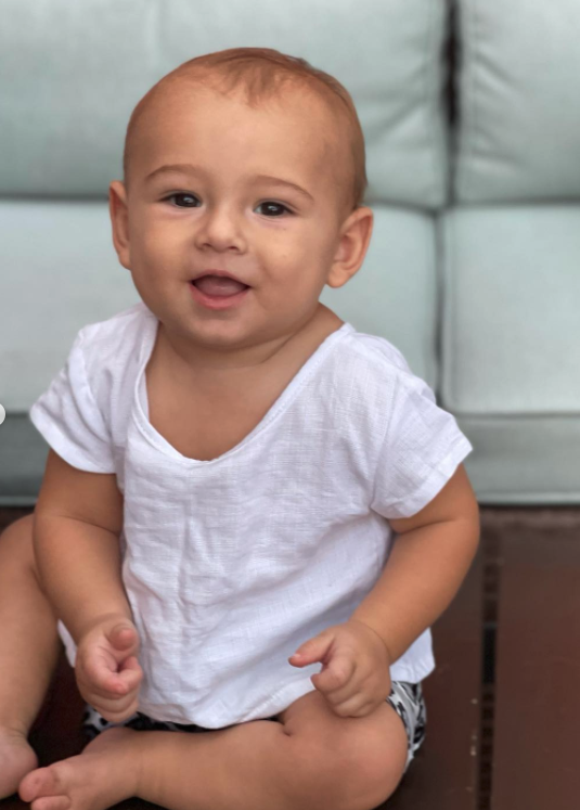unifamosos's tweet photo. ¡Feliz cumple mes #BabyMilo! 🥰🎂 El hijo de #FernandoCarillo, ya cumple 8 meses ¡Qué grande y lindo está! 💙 https://t.co/bCW00Lo5S5