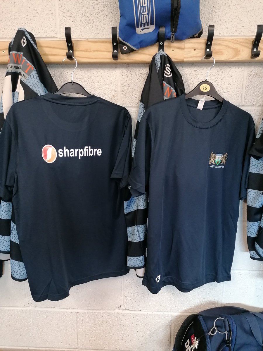 A thank you to the Welsh arm of @sharpfibre from the 1st team squad at @newbridgerfc for the matchday warm up tees👍