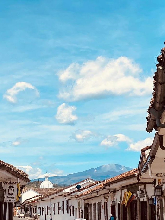 luisa_bermdez's tweet photo. A mรญ lo que realmente me da arrechera, es que las autoridades del Tolima, DEL TOLIMA, hayan permitido que Armero estando tan cerca del Nevado de Ruiz, haya crecido tanto. ๐
*Si claro, que tierra fรฉrtil, que el algodรณn, el sorgo, el cafรฉ, el agua... Pero #hellou y el Volcรกn? ๐ https://t.co/cQvY1y3fDl