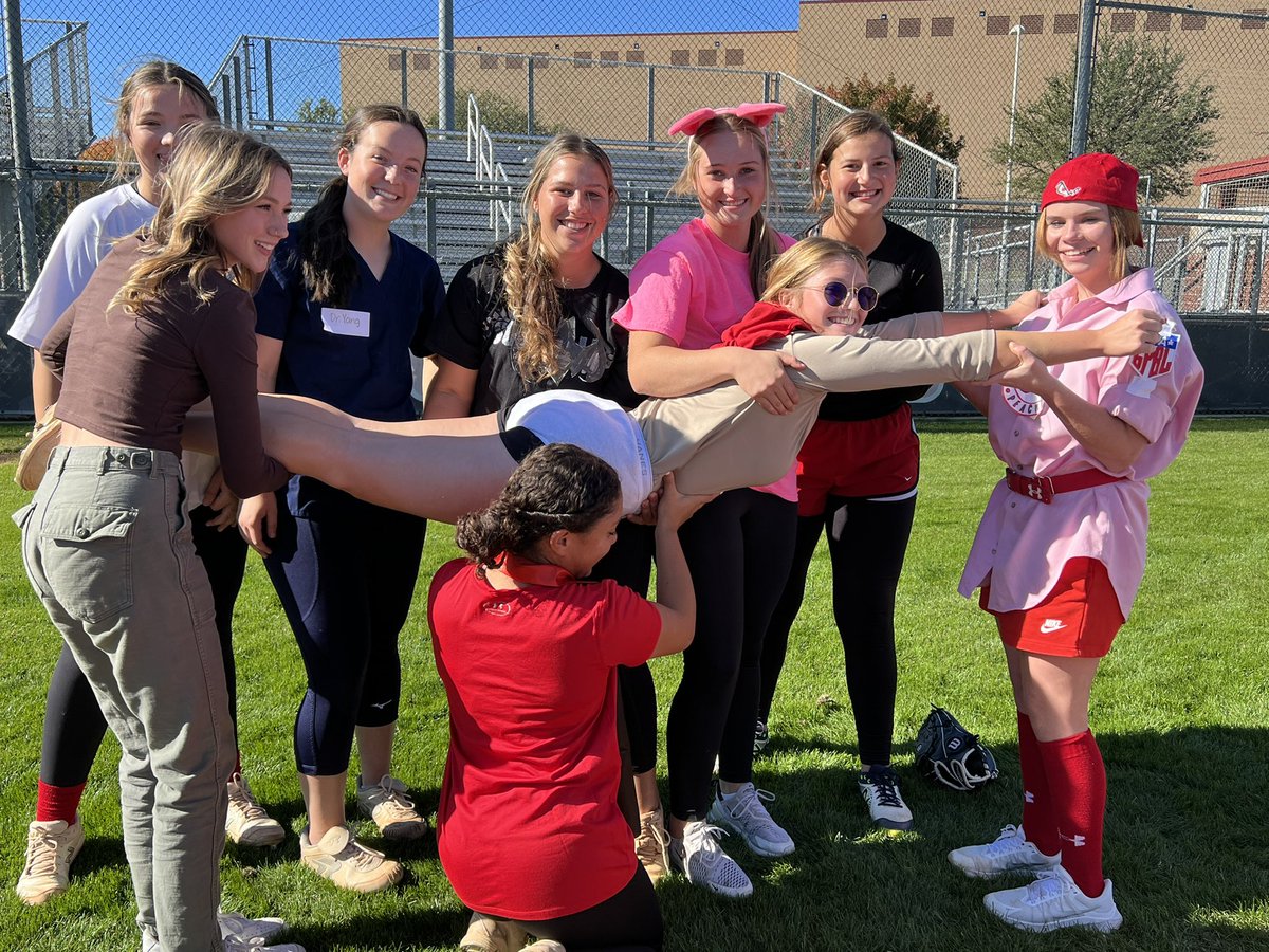 LegacySBall's tweet photo. Another fun Friday with Bronco Softball!! Love my girls!! They make this fun! #BuyIn #PlayWithDIRT ❤️🐴🥎 https://t.co/M10DpsKRBt