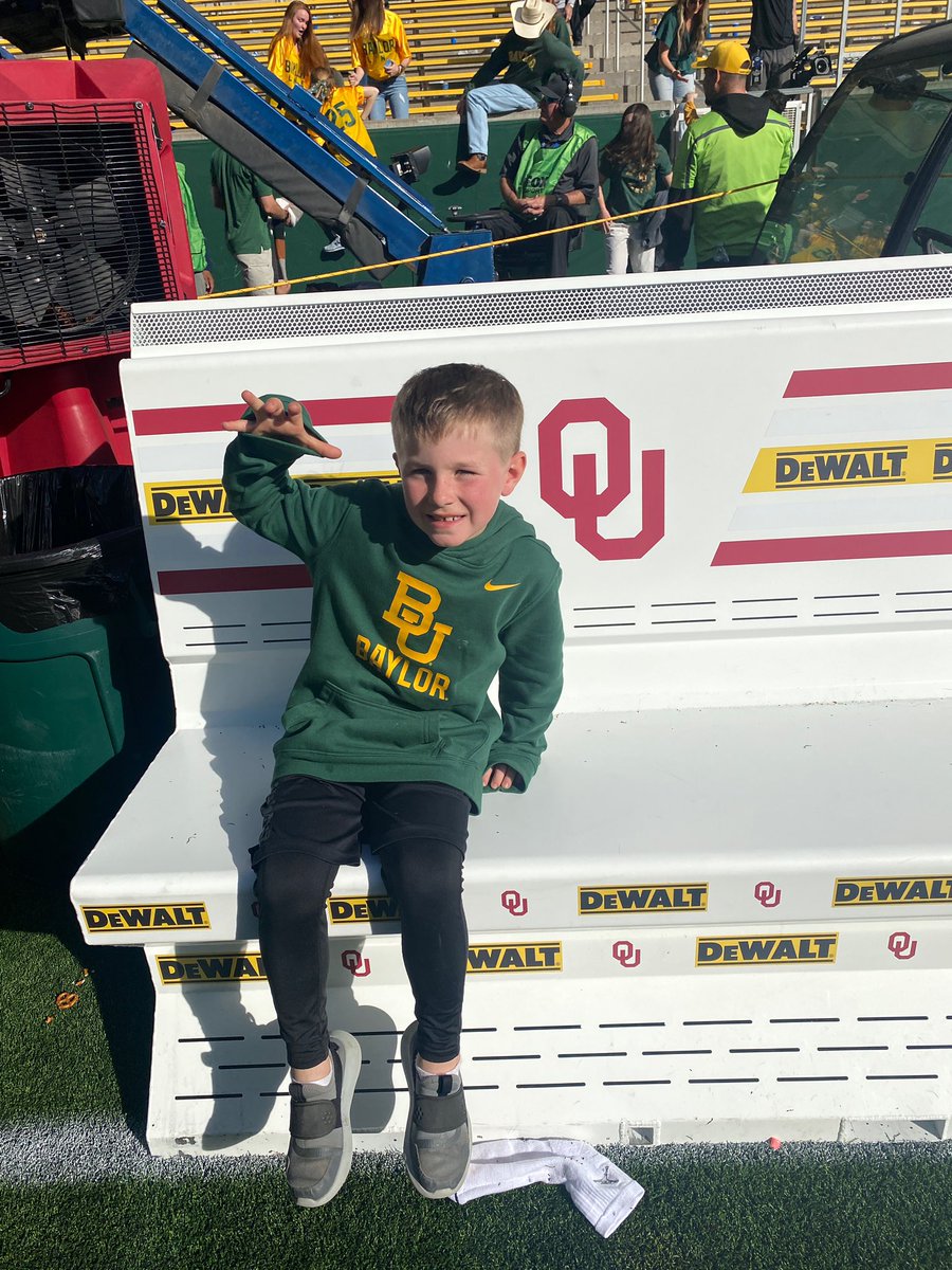JuliAnnBryan's tweet photo. What a day!! Love these boys!  #SicEm @BUFootball @Jackfish801 https://t.co/cO7TCRsP43