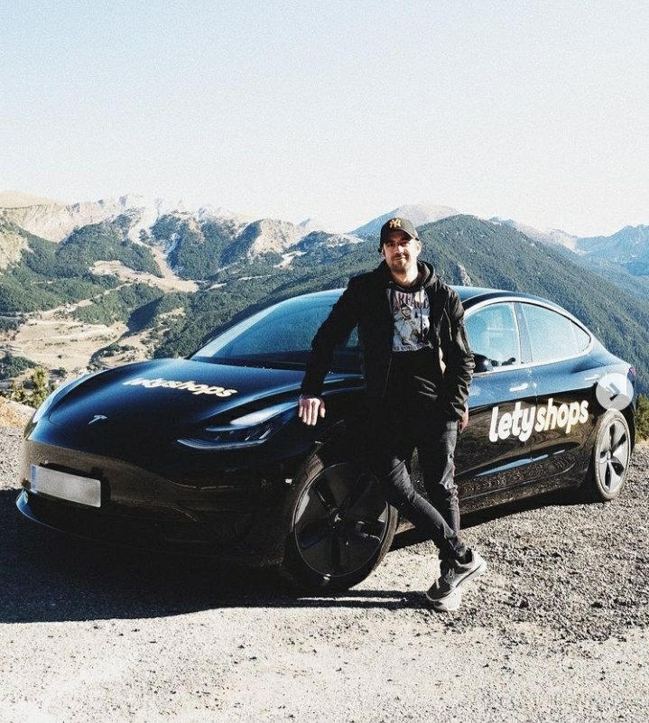 Alex10661's tweet photo. El nuevo auto de auronplay #auronplay #Tesla #letyshops https://t.co/8dyE4NYmAB