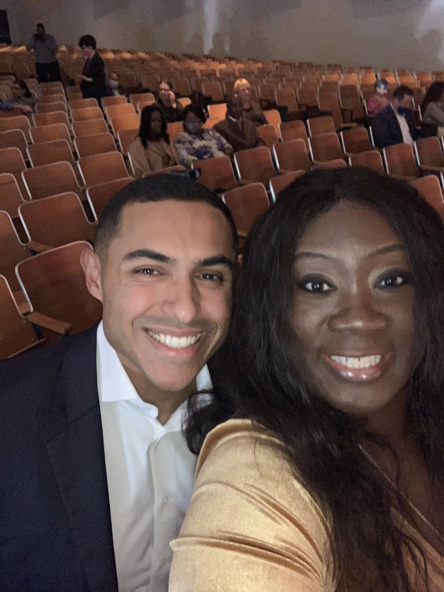 ktrinatalks's tweet photo. #preshowshenanigans https://t.co/ORQgbbroST