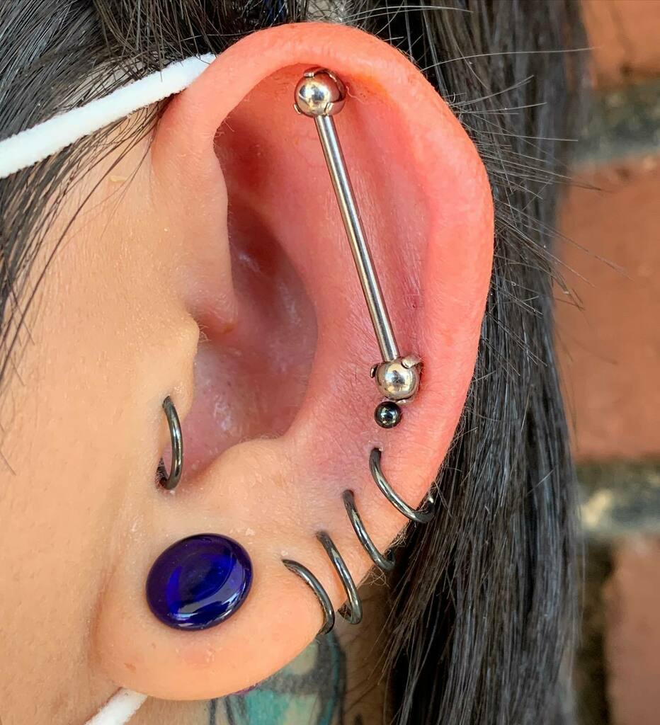 Check out this rad Floating Industrial Tony performed on Zac!!! We’re so stoked with how it came out. Components are from @industrialstrength 💎 

Link for appointments in bio. 

#appmember #safepiercing #midtownreno #renopiercing #piercingreno #industrialpiercing #industrial…
