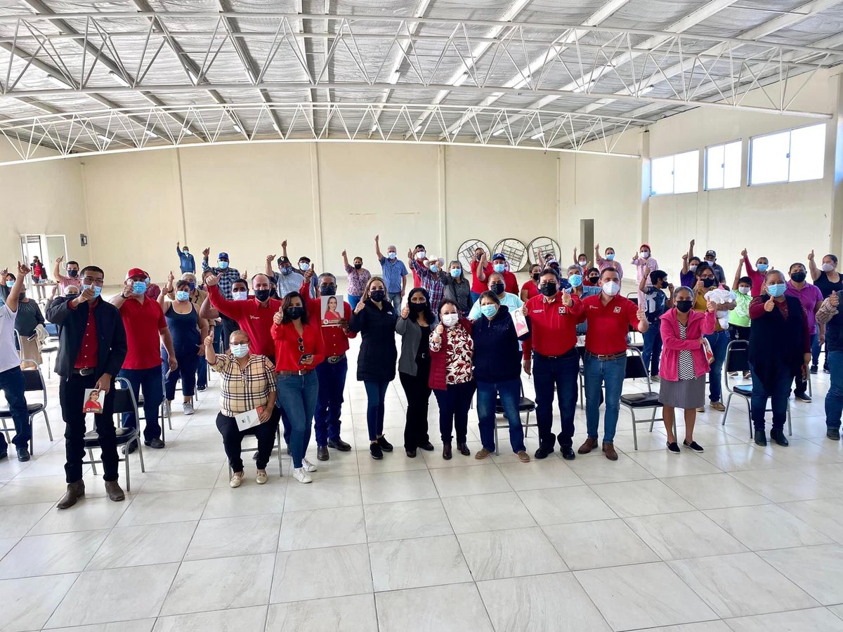 PelanchaC's tweet photo. Acompañando a nuestra Senadora de la República Verónica Martínez en su #TercerInformeDeResultados en el municipio de #Hidalgo, #Coahuila. 
¡Felicidades por todo el trabajo realizado, muy orgullosa de ser tu amiga! 

#PelanchaContigo https://t.co/m1IlSWVV7d