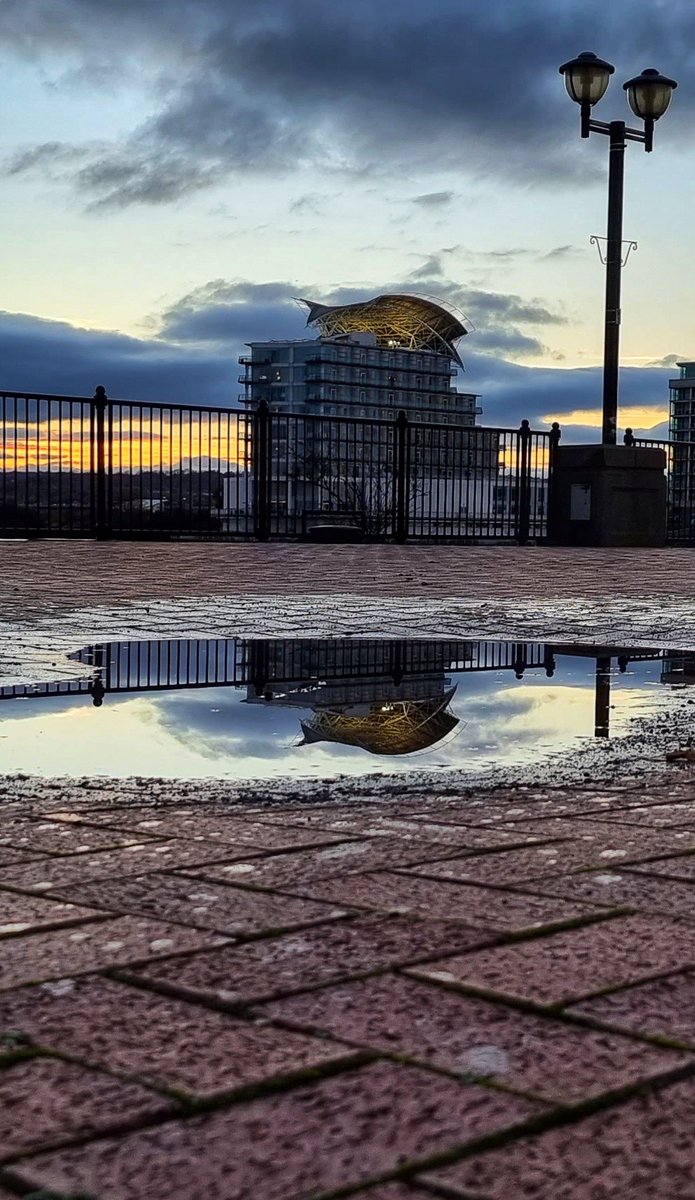 JuddMobile's tweet photo. #cardiff #cardiffbay #S21Ultra #mobilephotography #dusk @cardiffcouncil @cardiffonline https://t.co/qIoewBeed3