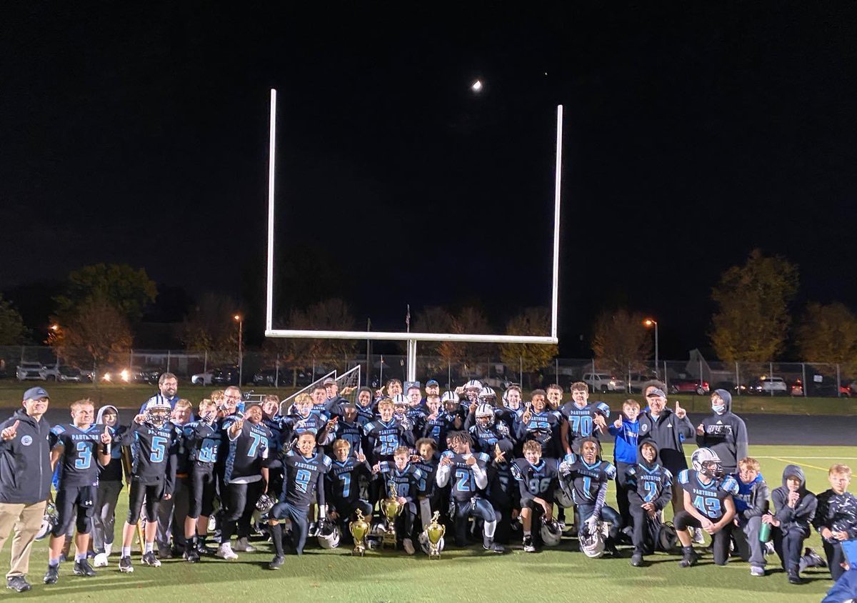 hayesfball's tweet photo. Congrats to our Varsity Football on winning its 6th straight Playoff District Championship, 8th straight undefeated regular season championship and having a team GPA of 3.5! GO PANTHERS!!! #PantherPride #FCPSchampions #FCPSkidsDeserveBetter #letUScompete #KYMFSAstateTOURNAMENT https://t.co/U0iy5Cx6Yk