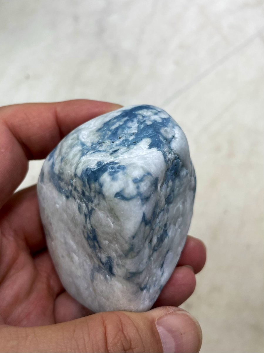 今日のヒスイは、 コン沢と並ぶ姫川を代表する青ヒスイ「横川の青翡翠